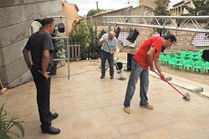 La pluja va interrompre la representació d''Entre dones' a Begur.