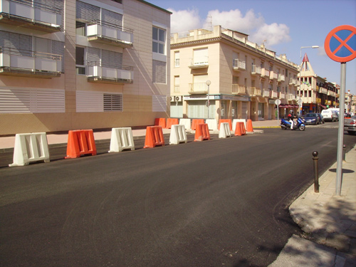 Tram del carrer d'Enric Vincke acabat de pavimentar.