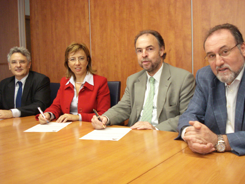 Acte de signatura de l'acord entre l'Ajuntament de Palamós i la Caixa.