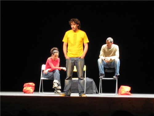 Una de les escenes de l'obra de teatre 'No em ratllis', representada aquest matí al Teatre la Gorga.