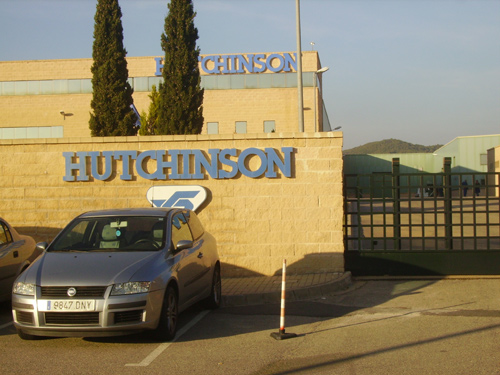 La direcció de Hutchinson està d'acord a no regular els treballadors de més de 54 anys.