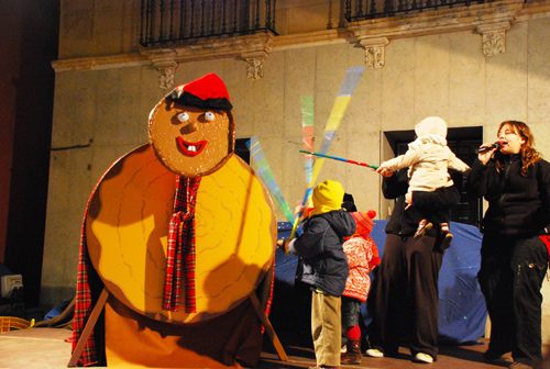 Un cagatió gegant va ser el protagonista de la Fira de Nadal de Calonge.