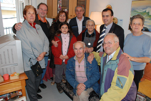 Lliurament de la medalla centenària a Eulàlia Rivero.
