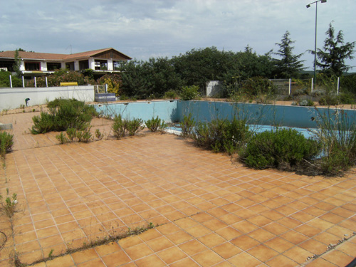 La vella piscina de les instal·lacions del Club de Tennis.