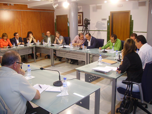 Els regidors de l'Ajuntament de Palamós reunits en una sessió plenària, l'any passat.