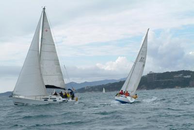 Activitat de vela a la rodalia de les illes Formigues.