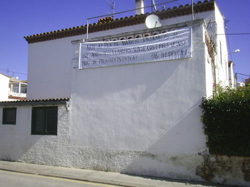 Una pancarta contrària al Pla de Barris de Palamós.
