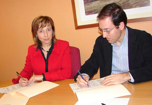 Firma del conveni entre CÃ ritas i l'hospital de PalamÃ³s.