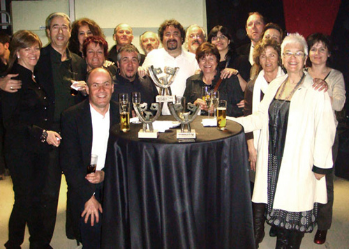 La gent de Gespa Teatre amb els premis rebuts a Santa Coloma.