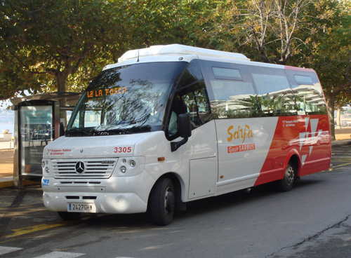 Un dels vehicles de transport públic urbà de viatgers a Palamós.