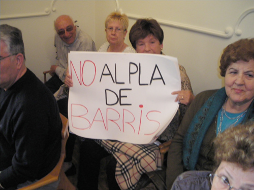 Un dels grups de veïns que va anar al Ple.