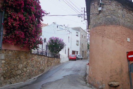 Un carrer del nucli de Sant Joan.