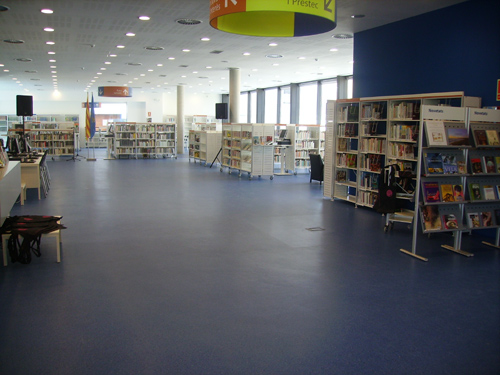 La biblioteca Lluís Barceló i Bou de Palamós.