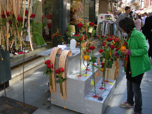 Una parada de roses al carrer Major de Palamós.