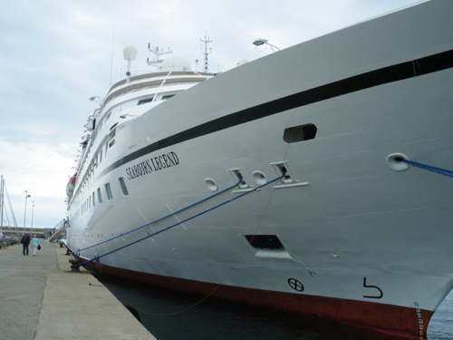 El Seabourn Legend, dimarts al port de Palamós.