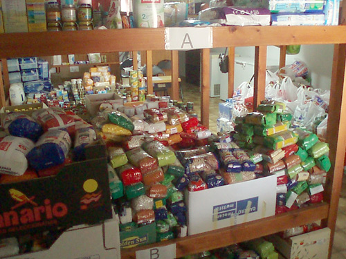 Aliments emmagatzemats en espera de ser repartits.