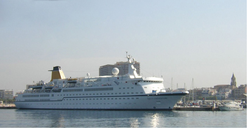 Un creuer al port de Palamós, en una imatge d'arxiu.