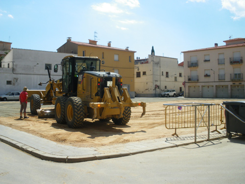 Feines de millora al solar de l'Enher, ahir.