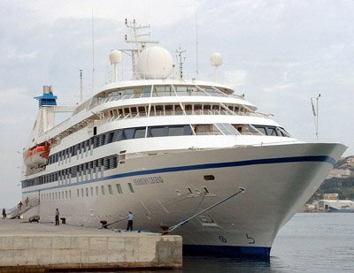 El creuer Seabourn Legend a Palamós.