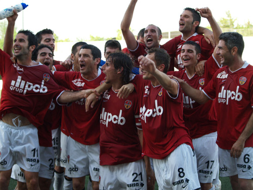 Els jugadors del Benavent, celebrant l'ascens.