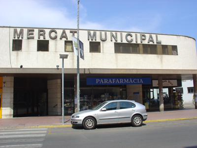 La façana del mercat municipal de Palamós.
