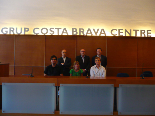 Els premiats, en primer terme, amb membres del jurat.