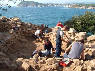 Excavacions al poblat iber de Castell.
