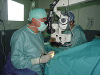 Activitat en un quiròfan de l'hospital de Palamós.