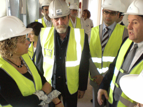 Marina Geli visitant l'hospital de Palamós, en una imatge d'arxiu.