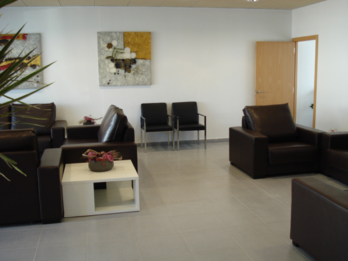 Interior de la nova sala de vetlla del cementiri.