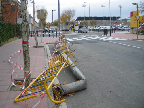 El fanal caigut, amb el nou giratori al fons.