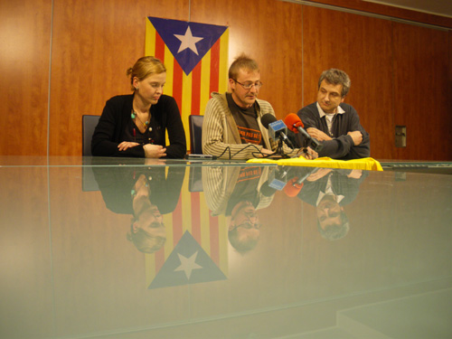 Membres de la plataforma, ahir en una roda informativa.