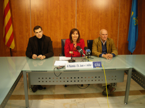 Els tres regidors de CiU a Palamós, en la roda de premsa d'aquest matí.