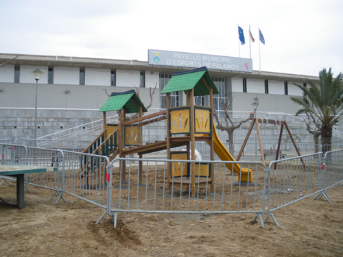 Els jocs que s'estan instal·lant a Pla d'es Pla.