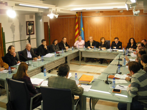 Els regidors de l'Ajuntament de Palamós, reunits en el Ple d'ahir.