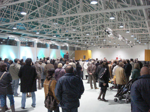 Un moment de l'acte de portes obertes a la nau dels cinquanta metres.