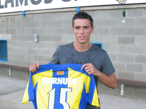 Julien Hornuss va donar la victòria al Palamós CF davant la Pobla de Mafumet.
