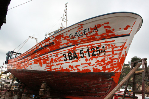 L'embarcació 'Gacela' en plena reparació.