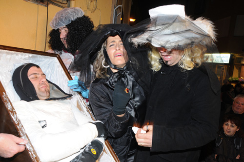 Comiat al Carnestoltes, ahir al vespre. (Fotografia cedida per Enric Xicars).