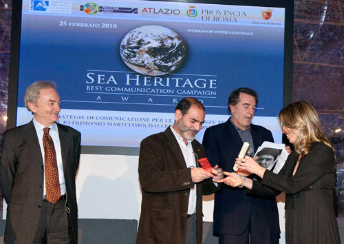 Miquel Martí, director del Museu de la Pesca, recull el guardó concedit a Itàlia.