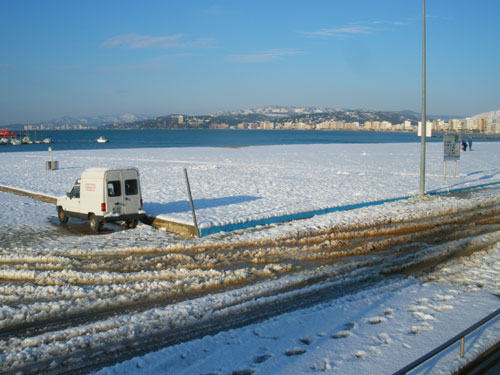 La platja Gran de Palamós, l'endemà de la nevada.