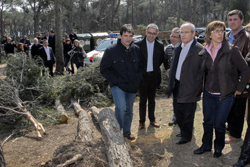 Bosc malmès a l'EIN Castell-Cap Roig, durant la visita que hi va fer el president José Montilla. 

(Fotografia: Josep Lois).