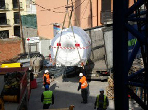 Operació de descàrrega de l'imant, ahir.