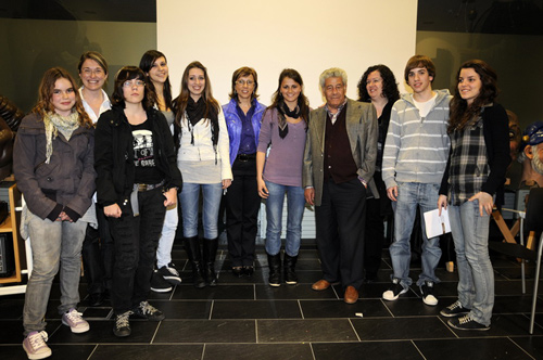 Foto de grup de jurat, participants i premiades del Premi de Recerca.