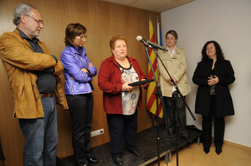 L'Ajuntament ha homenatjat Mercè Garcia perquè deixa l'AAVV de Sant Joan. (Fotografia cedida per 

Josep Lois).