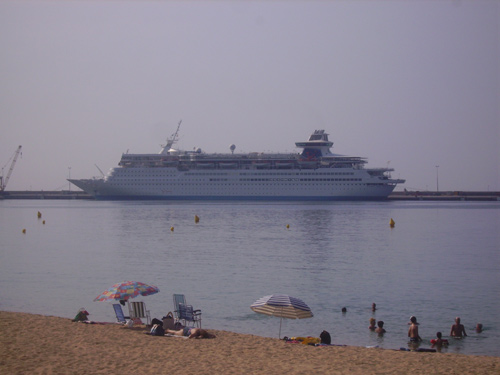 El Thomson Destiny, un dels vaixells que farà més escales aquest any a Palamós.