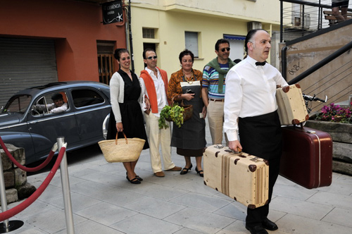 Recreació de l'arribada de Truman Capote a Palamós realitzada per Gespa Teatre. (Fotografia cedida 

per Josep Lois).