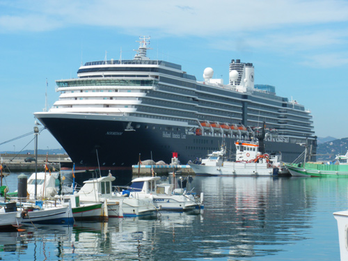 El creuer 'Noordam', avui al port de Palamós.