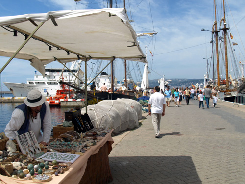 El moll vell, ahir diumenge, durant el 'Palamós, Terra de Mar'.