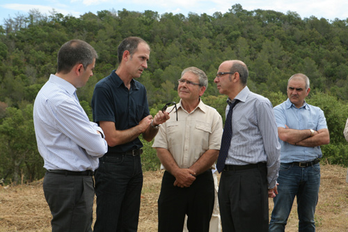 El conseller Baltasar, acompanyat d'altres autoritats, avui a Vall-llobrega.